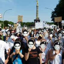 Miles de personas se manifiestan en favor de Edward Snowden. CC BY (Mike Herbst) SA
